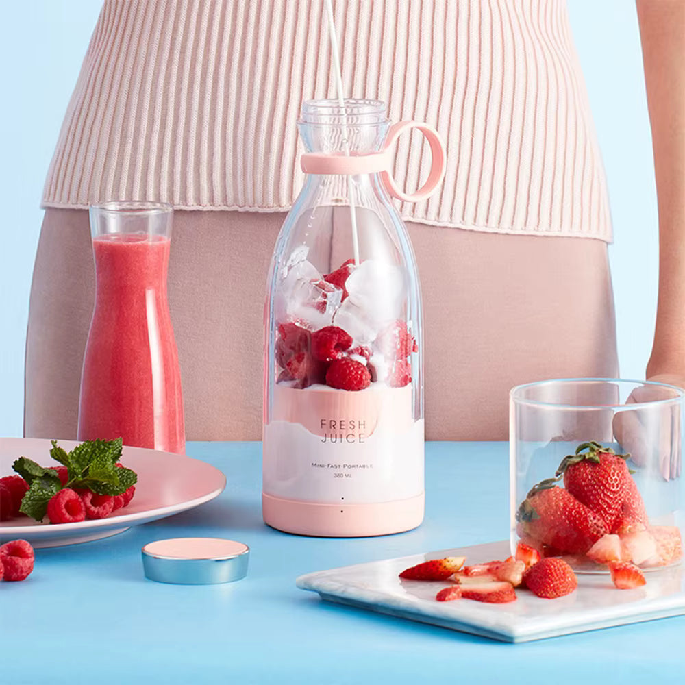 Mini Portable Juicer – Freshness in Every Sip! 🍓🥭🥝